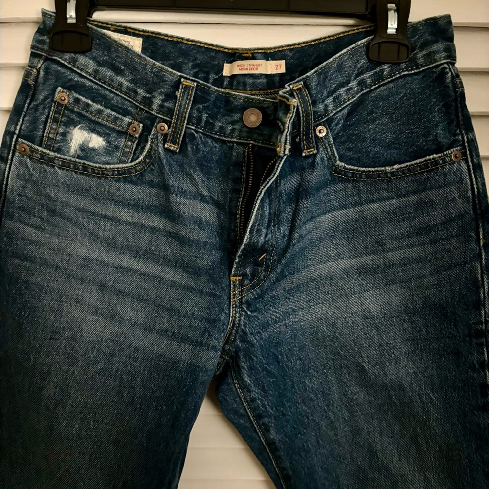 Levi’s long blue middy jeans. Straight legs cotton blend denim jeans